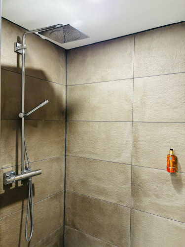 Entire Apartment, Jacuzzi, Terrace, 55' TV, Kitchen, Rain Shower