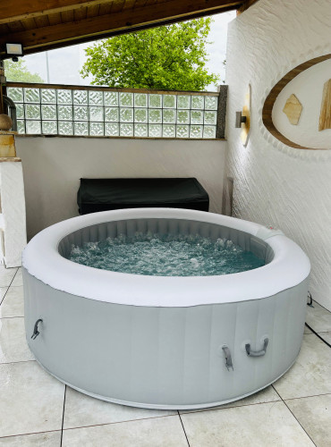 Entire Apartment, Jacuzzi, Terrace, 55' TV, Kitchen, Rain Shower - Gallery - 9