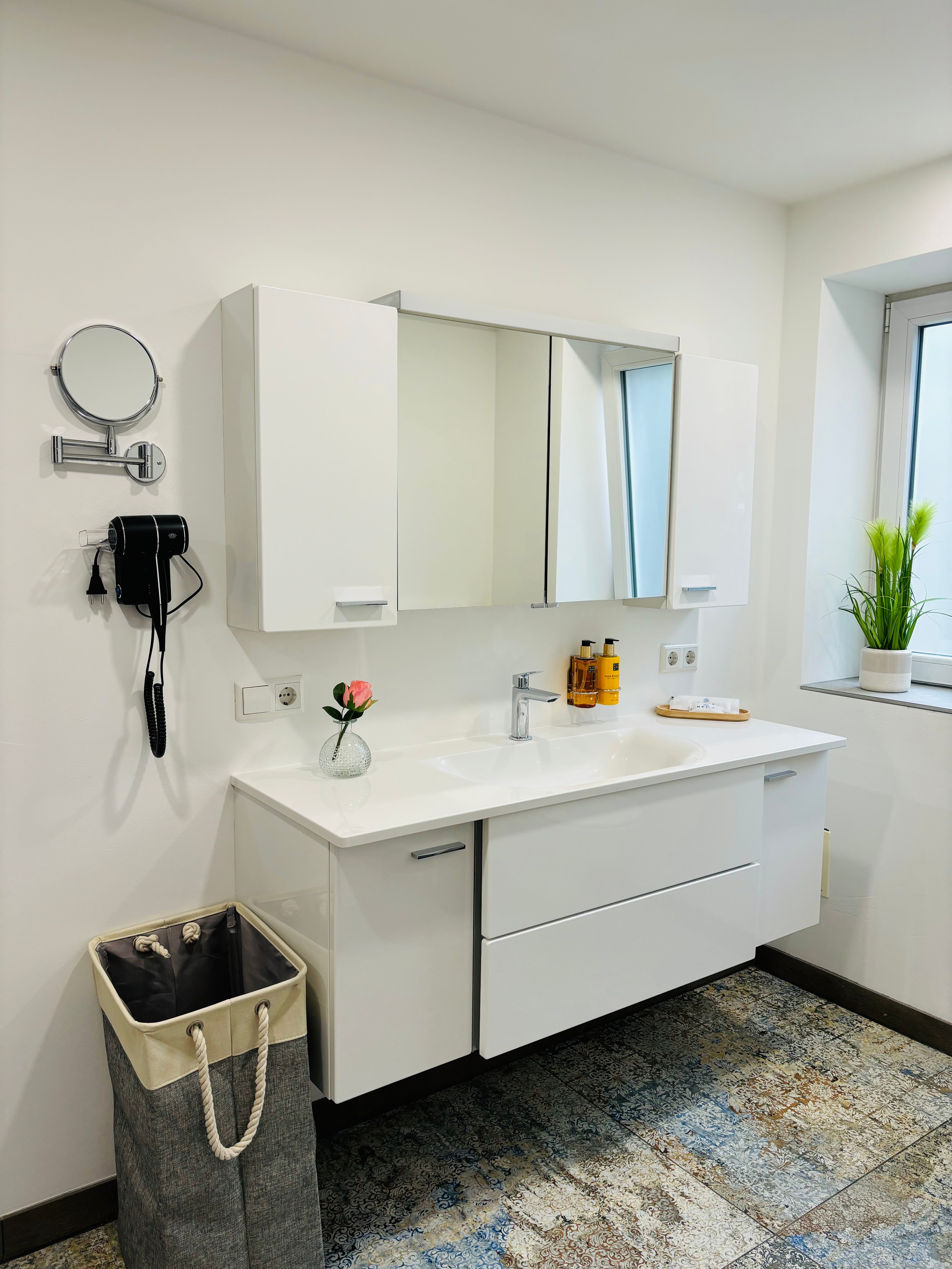 Entire Apartment, Jacuzzi, Terrace, 55' TV, Kitchen, Rain Shower - 21