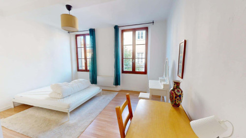 Room in Rue Michel de Bourges, Toulon for 69 m² with 3 bedrooms