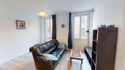 Room in Rue Michel de Bourges, Toulon for 69 m² with 3 bedrooms