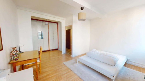 Room in Rue Michel de Bourges, Toulon for 69 m² with 3 bedrooms
