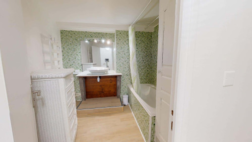 Room in Rue Saint-Vincent de Paul, Clermont-Ferrand for 130 m² with 5 bedrooms - Gallery - 9