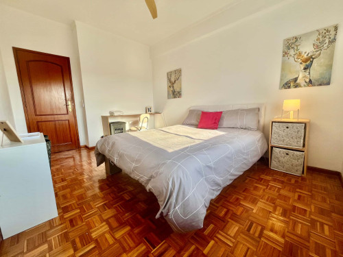 Room in Avenida da Carapalha, Castelo Branco for 130 m² with 3 bedrooms