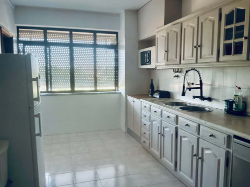 Room in Avenida da Carapalha, Castelo Branco for 130 m² with 3 bedrooms