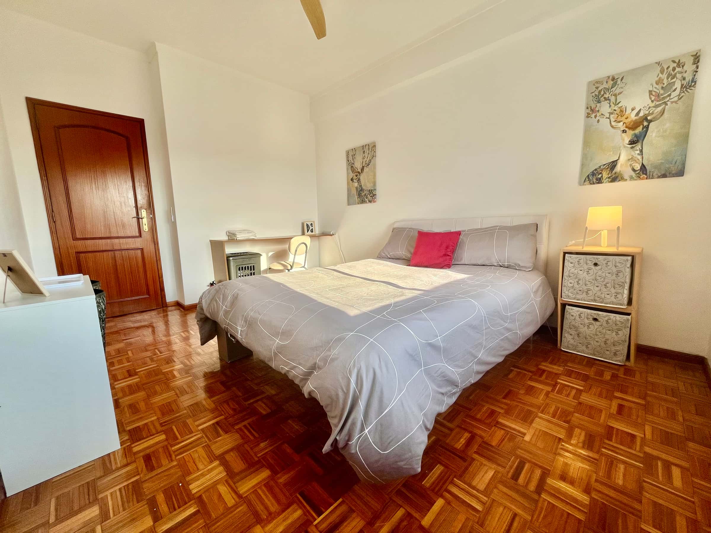 Room In Avenida Da Carapalha, Castelo Branco For 130 M² With 3 Bedrooms - 1