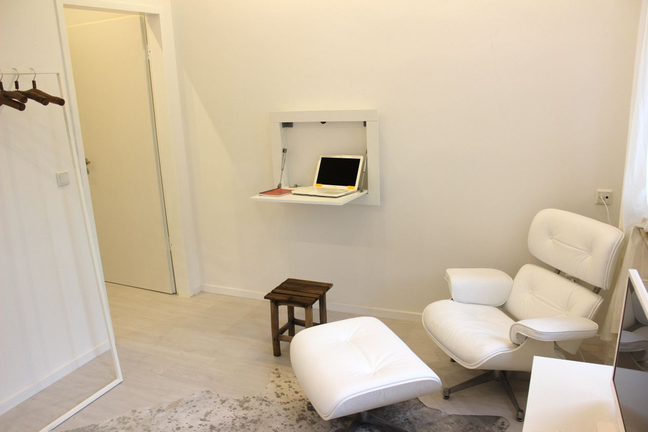 Business flat share! Stylish room in a newly established business flat share in Neuehrenfeld!