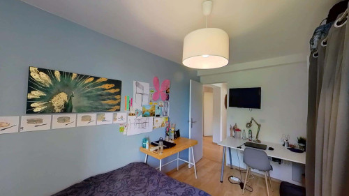 Room in Avenue de la Libération Charles de Gaulle, Le Bouscat for 75 m² with 5 bedrooms - Gallery - 2