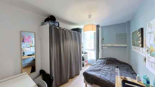 Room in Avenue de la Libération Charles de Gaulle, Le Bouscat for 75 m² with 5 bedrooms - Gallery - 3