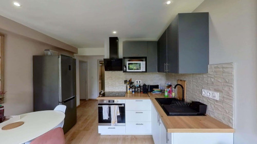 Room in Avenue de la Libération Charles de Gaulle, Le Bouscat for 75 m² with 5 bedrooms - Gallery - 5