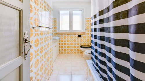 Apartment in Rua João do Nascimento Costa, Lisboa for 75 m² with 2 bedrooms - Gallery - 14