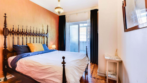 Apartment in Rua João do Nascimento Costa, Lisboa for 75 m² with 2 bedrooms - Gallery - 9