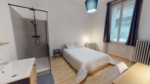 Room in Rue Palluat de Besset, Saint-Étienne for 135 m² with 6 bedrooms