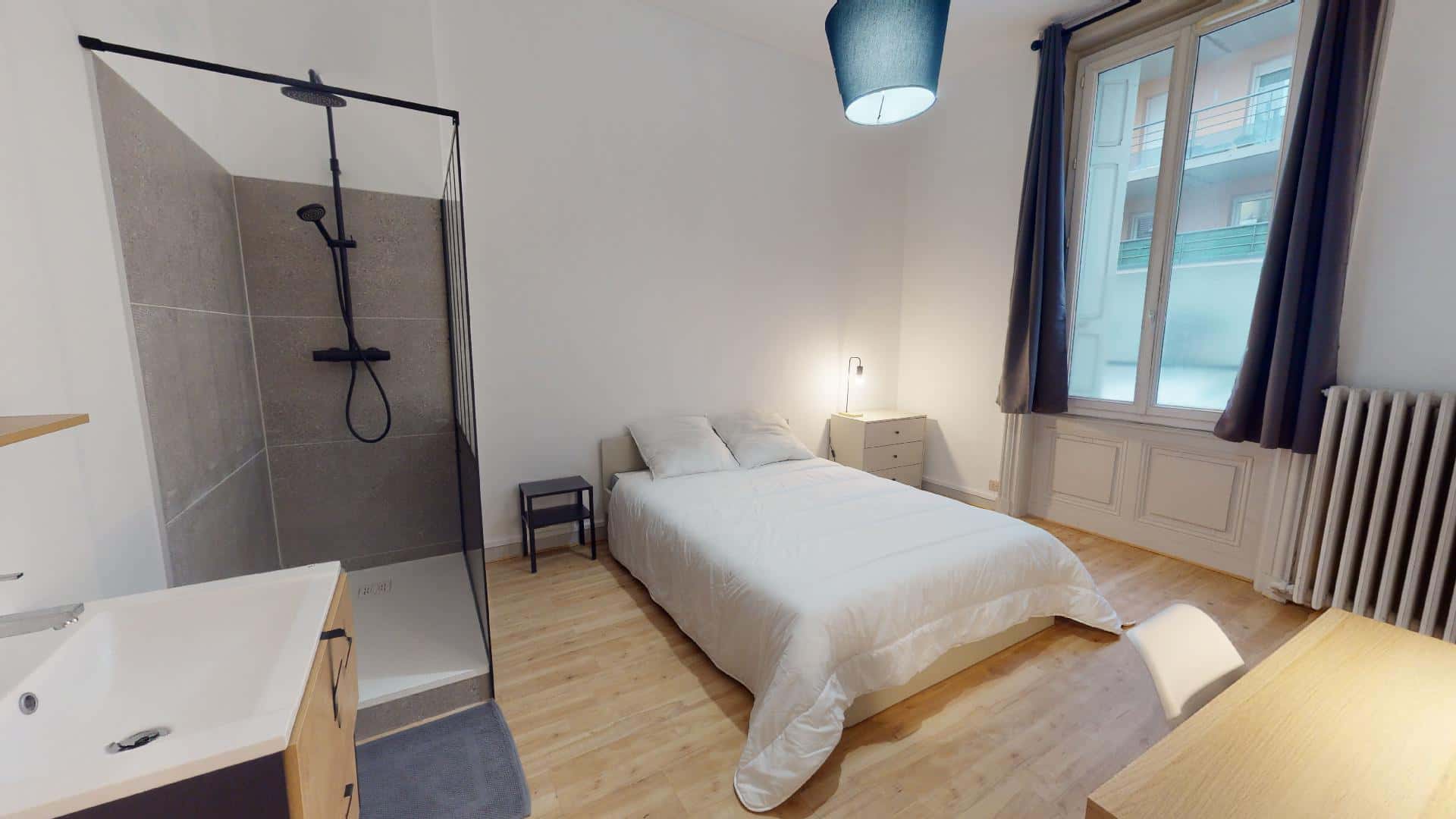 Room In Rue Palluat De Besset, Saint-Étienne For 135 M² With 6 Bedrooms - 1