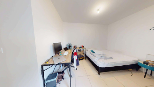 Room in Rue de la Compagnie du Midi, Bordeaux for 99 m² with 4 bedrooms