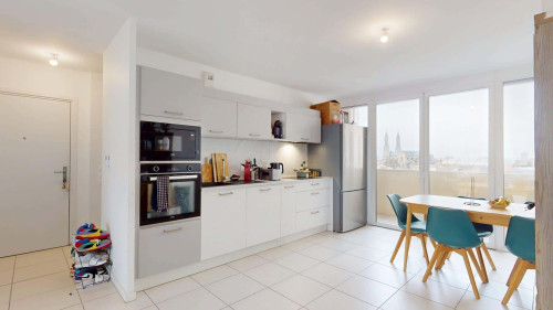 Room in Rue de la Compagnie du Midi, Bordeaux for 99 m² with 4 bedrooms