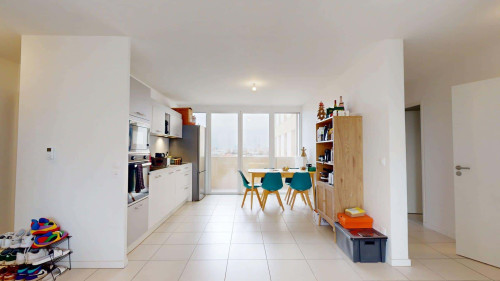 Room in Rue de la Compagnie du Midi, Bordeaux for 99 m² with 4 bedrooms