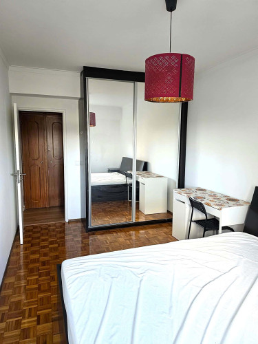 Room in Rua Actriz Palmira Bastos, Lisboa for 88 m² with 4 bedrooms