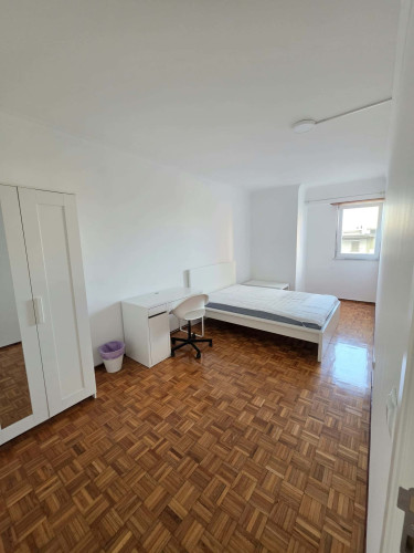 Room in Rua Actriz Palmira Bastos, Lisboa for 88 m² with 4 bedrooms