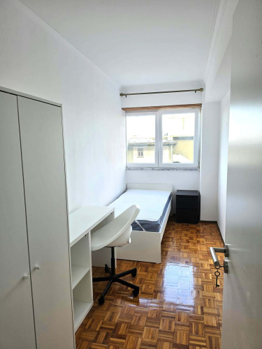 Room in Rua Actriz Palmira Bastos, Lisboa for 88 m² with 4 bedrooms