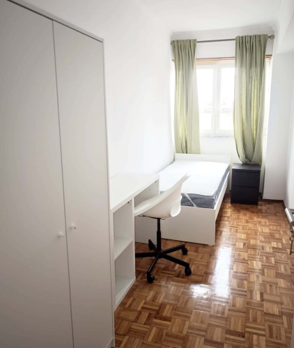 Room in Rua Actriz Palmira Bastos, Lisboa for 88 m² with 4 bedrooms