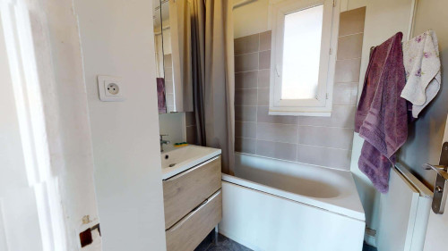 Room in Avenue Jules Guesde, Vénissieux for 61 m² with 4 bedrooms - Gallery - 10