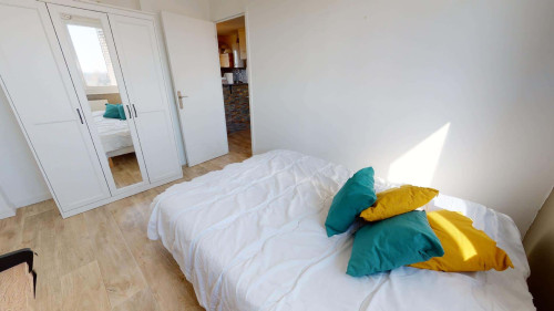 Room in Avenue Jules Guesde, Vénissieux for 61 m² with 4 bedrooms