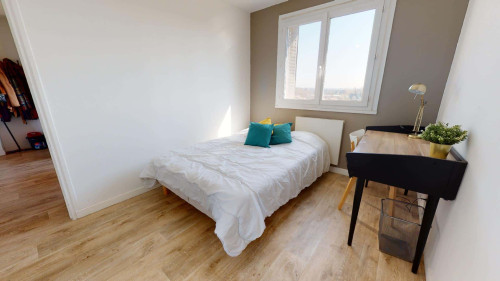 Room in Avenue Jules Guesde, Vénissieux for 61 m² with 4 bedrooms