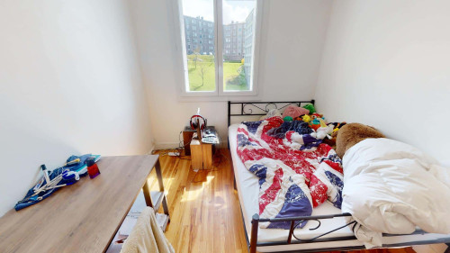 Room in Rue Roger Salengro, Brest for 69 m² with 4 bedrooms