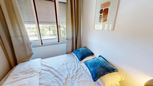 Room in Rue de Meyrin, Ferney-Voltaire for 91 m² with 4 bedrooms