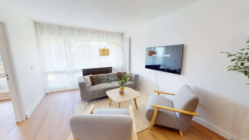 Room in Rue de Meyrin, Ferney-Voltaire for 91 m² with 4 bedrooms