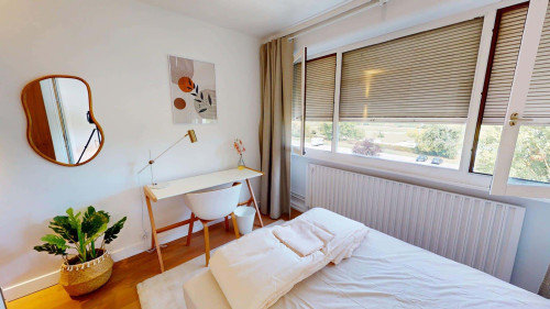 Room in Rue de Meyrin, Ferney-Voltaire for 91 m² with 4 bedrooms