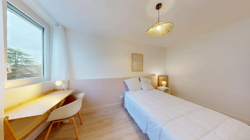 Room in Square du Dauphiné, Rennes for 77 m² with 4 bedrooms