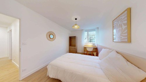 Room in Square du Dauphiné, Rennes for 77 m² with 4 bedrooms