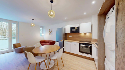 Room in Square du Dauphiné, Rennes for 77 m² with 4 bedrooms