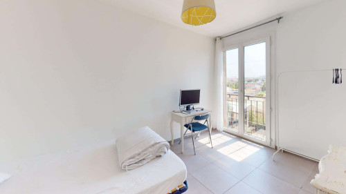 Room in Traverse de la Mère de Dieu, Marseille for 63 m² with 3 bedrooms