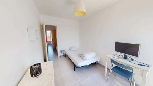 Room in Traverse de la Mère de Dieu, Marseille for 63 m² with 3 bedrooms