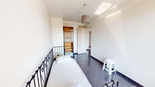 Room in Traverse de la Mère de Dieu, Marseille for 63 m² with 3 bedrooms