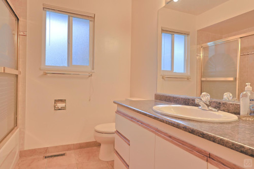 Metro Vancouver Home II - Gallery - 17