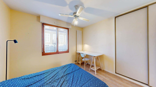 Room in Rue Henri Faisans, Pau for 95 m² with 4 bedrooms