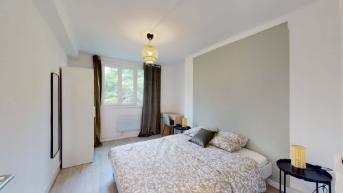 Room in Rue Granon, Marseille for 61 m² with 3 bedrooms