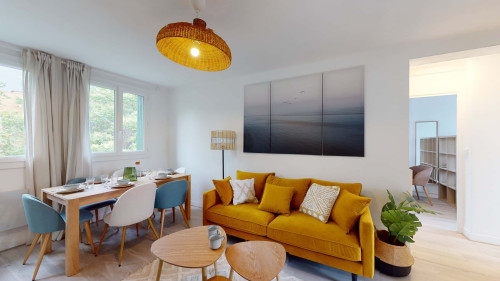 Room in Rue Granon, Marseille for 61 m² with 3 bedrooms