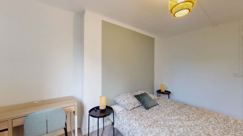 Room in Rue Granon, Marseille for 61 m² with 3 bedrooms