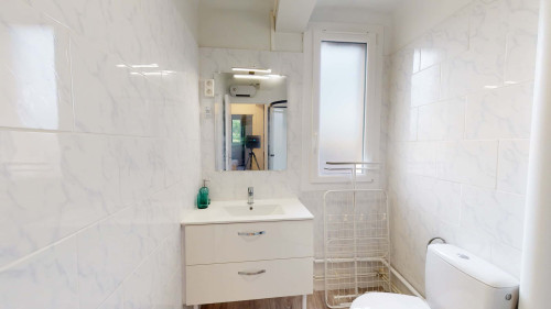 Room in Rue Granon, Marseille for 61 m² with 3 bedrooms - Gallery - 13