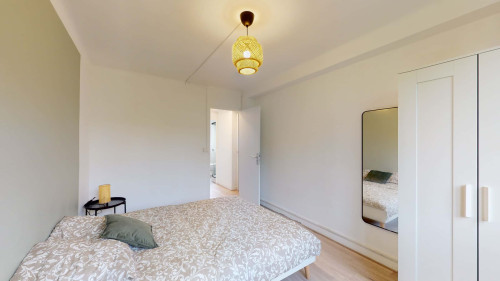Room in Rue Granon, Marseille for 61 m² with 3 bedrooms
