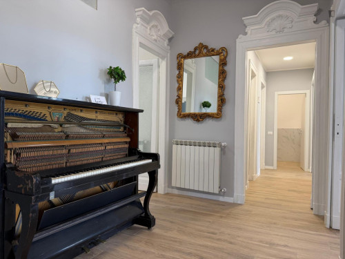Bed in a shared twin bedroom, in the City Life neighbourhood - Gallery - 5