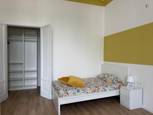 Bed in a shared twin bedroom, in the City Life neighbourhood - Gallery - 20