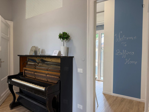 Bed in a shared twin bedroom, in the City Life neighbourhood - Gallery - 4