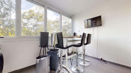 Room in Les Châteaux Saint-Sylvère, Cergy for 103 m² with 5 bedrooms
