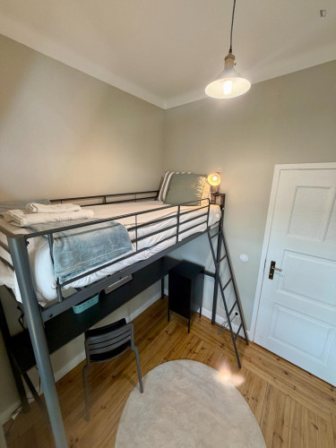 Nice bedroom in a 6-bedroom flat